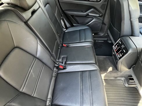Used 2023 Porsche Cayenne image 40