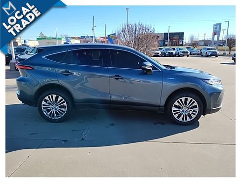 Used 2021 Toyota Venza Limited image 6