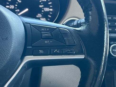 Used 2017 Nissan Rogue SL FWD image 30