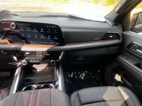 New 2026 Chevrolet Suburban High Country AWD/4WD image 25