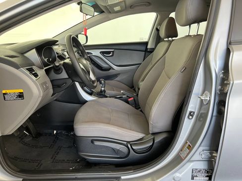 Used 2015 Hyundai Elantra SE FWD image 11