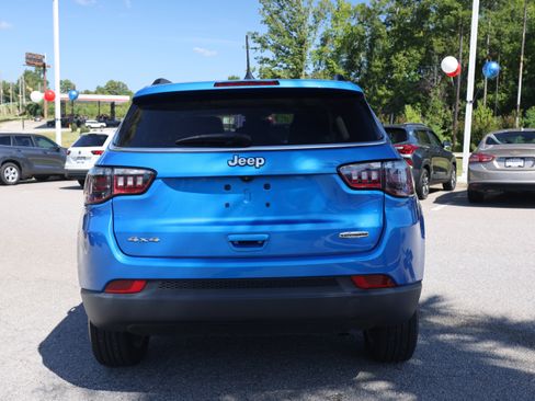 Used 2022 Jeep Compass Latitude w/ Sun and Sound Group AWD/4WD image 4