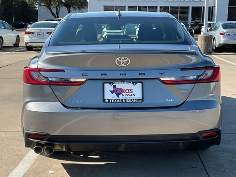 Used 2025 Toyota Camry SE image 6