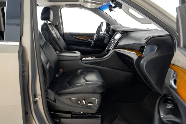 Used 2018 Cadillac Escalade ESV Luxury RWD image 41