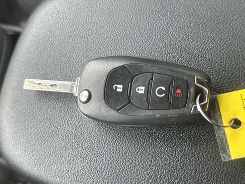 Used 2024 Chevrolet Trax RS FWD image 21