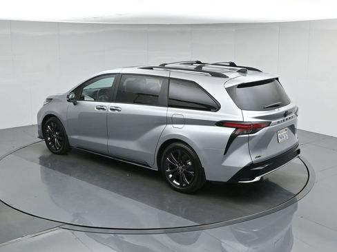 Used 2025 Toyota Sienna XSE w/ XSE Premium Package FWD image 47