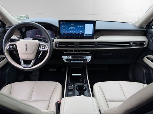 Used 2025 Lincoln Corsair Reserve w/ Equipment Group 202A image 11