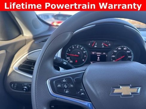 Used 2025 Chevrolet Malibu LT image 12