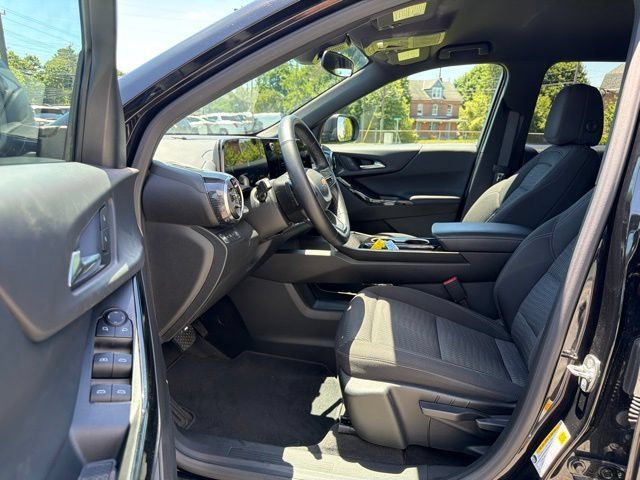 Used 2025 Chevrolet Equinox LT AWD/4WD image 13