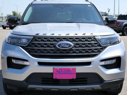 Used 2023 Ford Explorer XLT w/ Equipment Group 202A AWD/4WD image 14