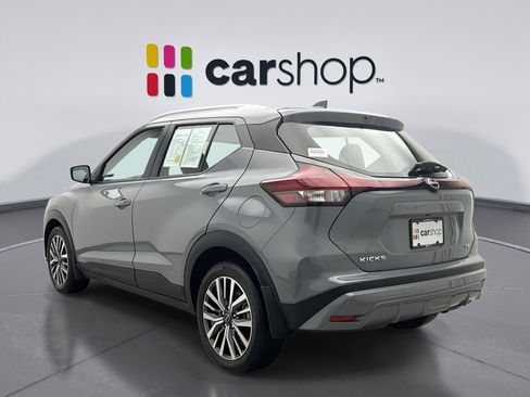 Used 2023 Nissan Kicks SV image 3