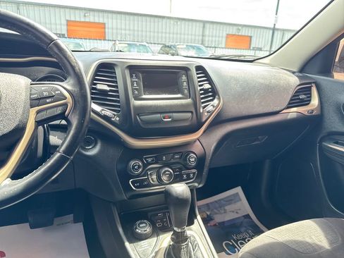 Used 2015 Jeep Cherokee Latitude AWD/4WD image 18