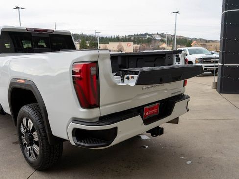 Used 2024 GMC Sierra 3500 Denali w/ Denali Reserve Package image 36