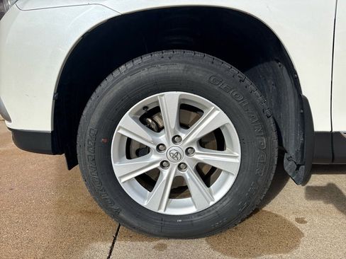 Used 2011 Toyota Highlander 2WD image 30