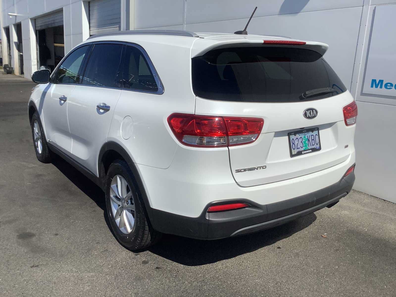 Used 2017 Kia Sorento AWD image 4