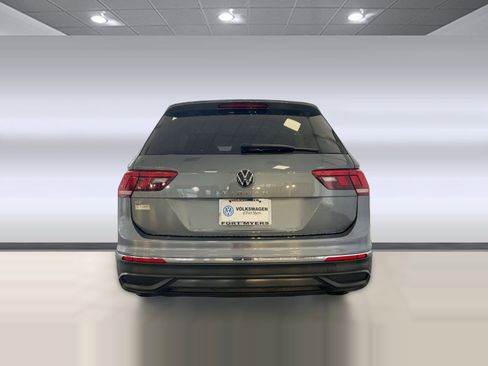 Used 2024 Volkswagen Tiguan SE image 10