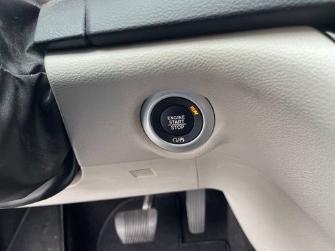 Used 2018 Chrysler Pacifica Touring Plus FWD image 23