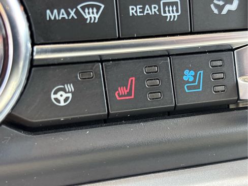 Used 2023 Ford Expedition XLT image 22