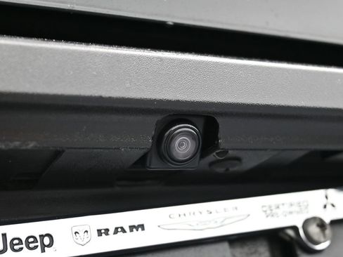 Used 2025 Nissan Pathfinder SV image 37