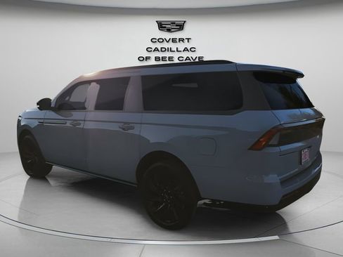 Used 2025 Lincoln Navigator L Reserve w/ Jet Appearance Package image 7