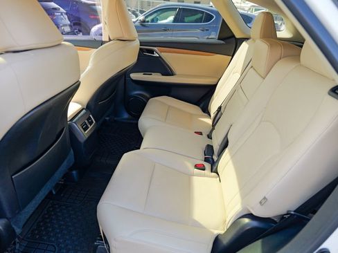 Used 2022 Lexus RX 350L Premium w/ Premium Package image 28