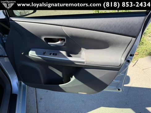 Used 2012 Toyota Prius V Three image 28
