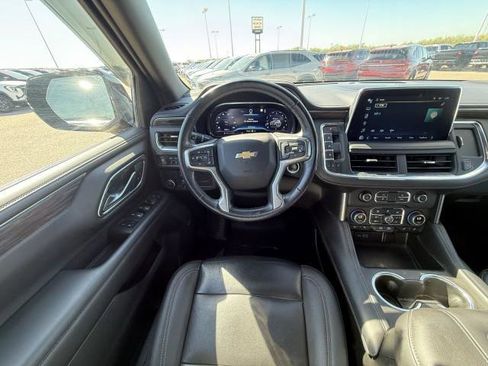 Used 2022 Chevrolet Suburban LT w/ Luxury Package image 20