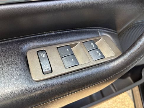 Used 2014 Lincoln MKX AWD w/ Equipment Group 102A image 25