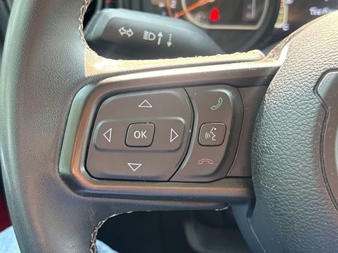 Used 2025 Jeep Wrangler Unlimited Rubicon AWD/4WD image 30