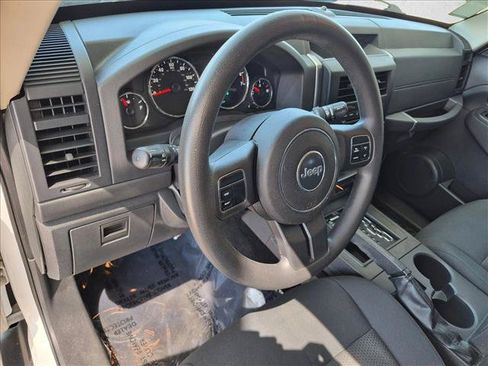 Used 2011 Jeep Liberty Sport AWD/4WD image 10