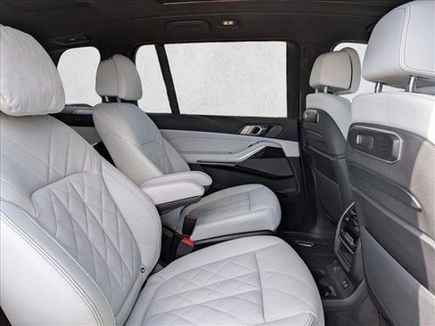 Certified 2025 BMW X7 xDrive40i image 21
