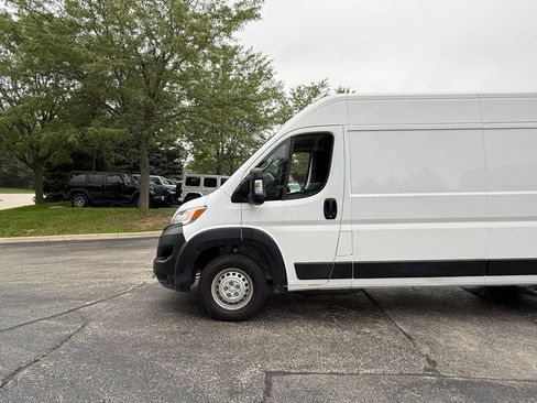 Used 2025 RAM ProMaster 2500 w/ Convenience Group FWD image 3