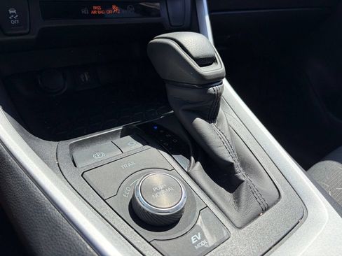 Used 2025 Toyota RAV4 XLE AWD/4WD image 9