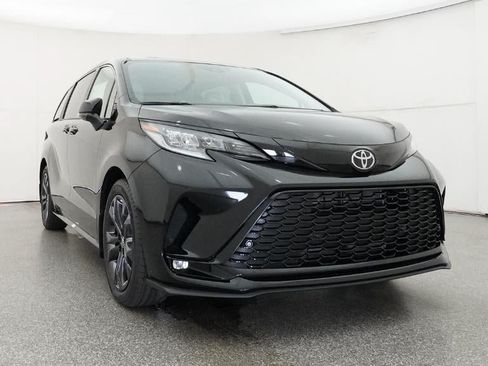 New 2026 Toyota Sienna XSE FWD image 30
