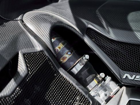 Used 2017 Acura NSX image 23