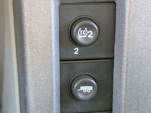 Used 2004 HUMMER H2 Base w/ Preferred Equipment Group image 26