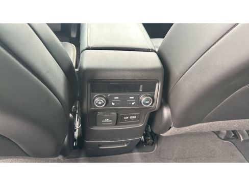 Used 2022 GMC Acadia Denali w/ Denali Technology Package FWD image 24