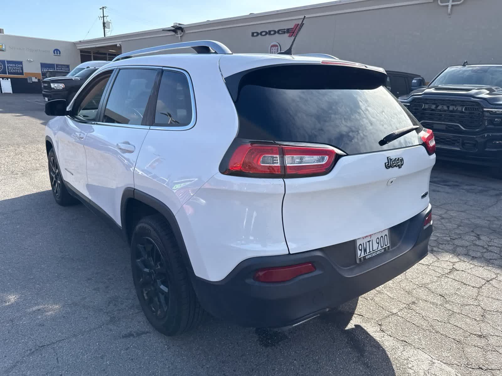 Used 2018 Jeep Cherokee Latitude FWD image 16