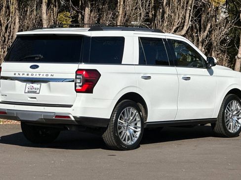 Used 2024 Ford Expedition Limited image 4