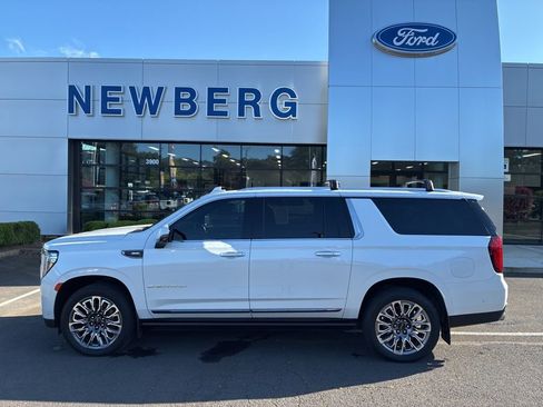 Used 2024 GMC Yukon XL Denali Ultimate AWD/4WD image 4