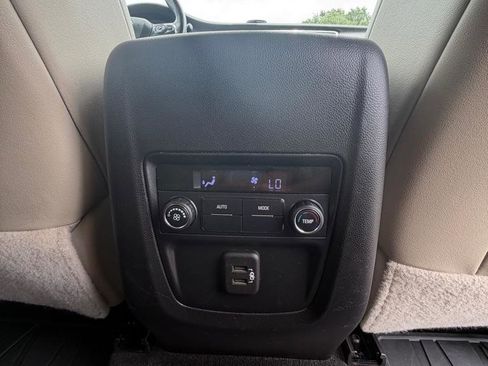 Used 2020 Buick Enclave Essence FWD image 19