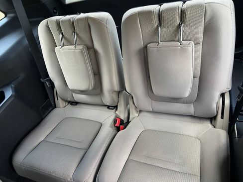 Used 2018 Ford Explorer XLT AWD/4WD image 41