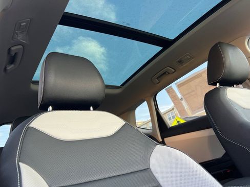 New 2026 Volkswagen Taos SEL AWD/4WD image 17