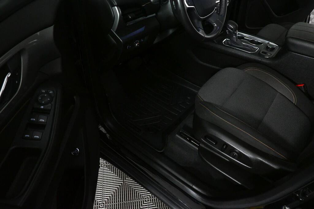 Used 2021 Chevrolet Traverse LT FWD image 7