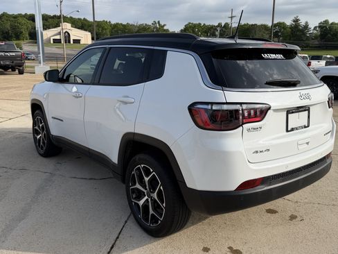 Used 2025 Jeep Compass Limited AWD/4WD image 5