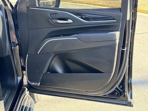 Used 2022 Cadillac Escalade ESV Sport w/ Touring Package image 10