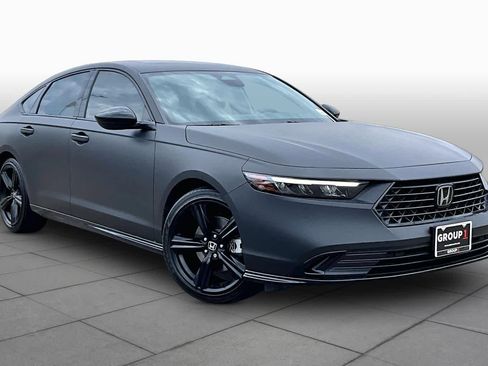 Used 2025 Honda Accord Sport image 3