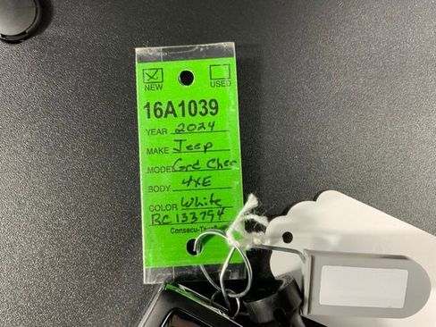 Used 2024 Jeep Grand Cherokee Limited 4xe w/ Luxury Tech Group II image 15