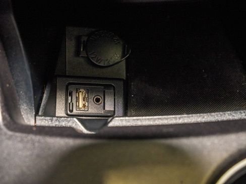 Used 2016 Toyota Camry SE image 13