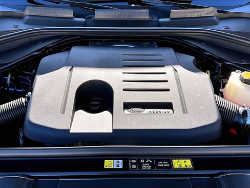 New 2025 Land Rover Range Rover SE image 11